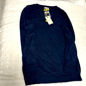 NWT Lucky Brand V-neck women’s sweater in navy size Small.